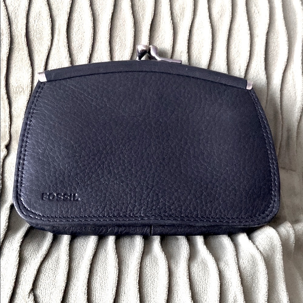 Vintage Fossil Black Pebbled Leather Wallet Kiss Snap Lock With 6 card slots
